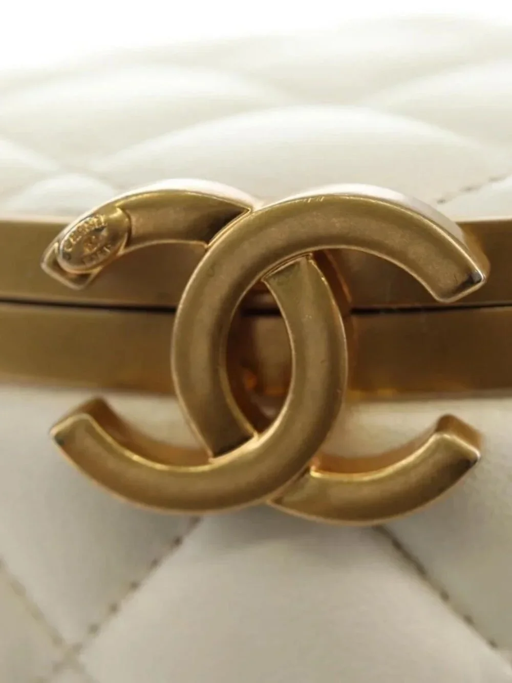 CHANEL Chain Matelasse Shoulder Bag Lamb Skin White Gold CC Auth BA13318M
